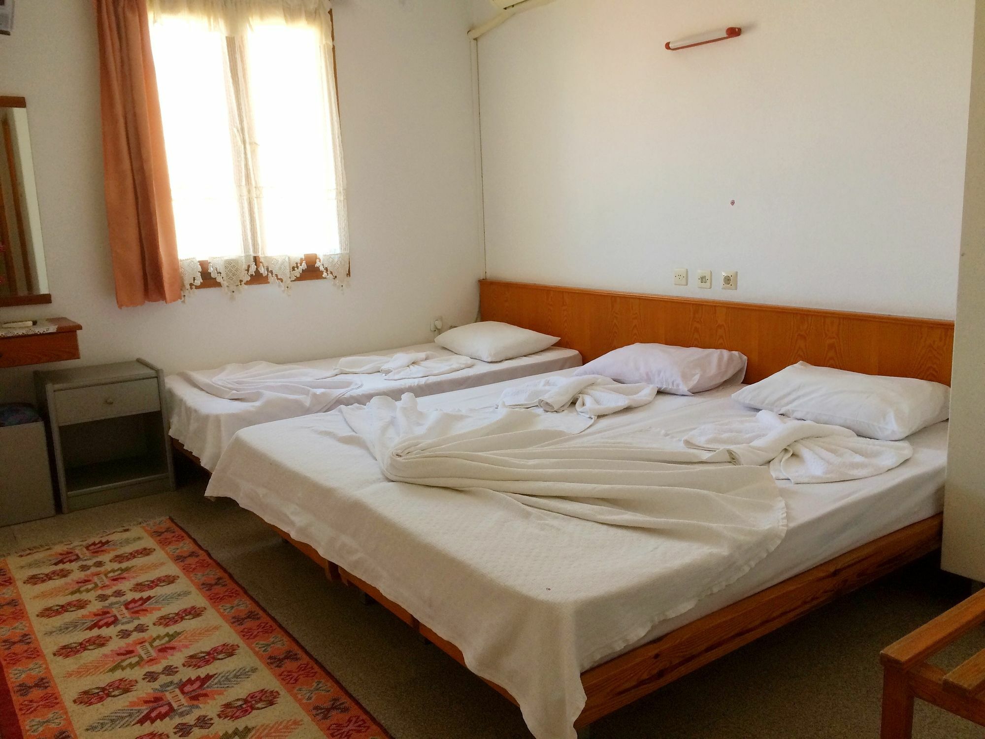 Parmis Rooms Çeşme Esterno foto