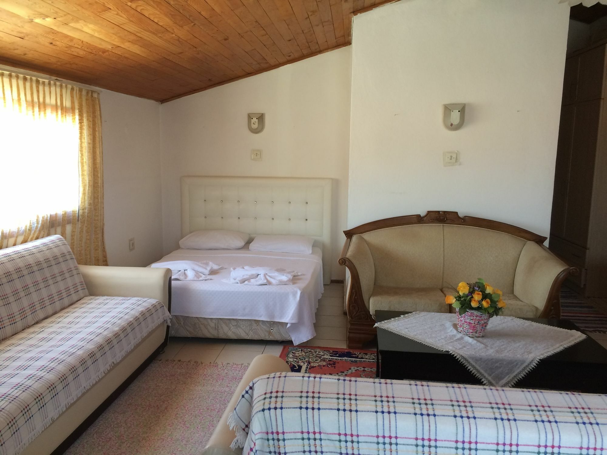 Parmis Rooms Çeşme Esterno foto