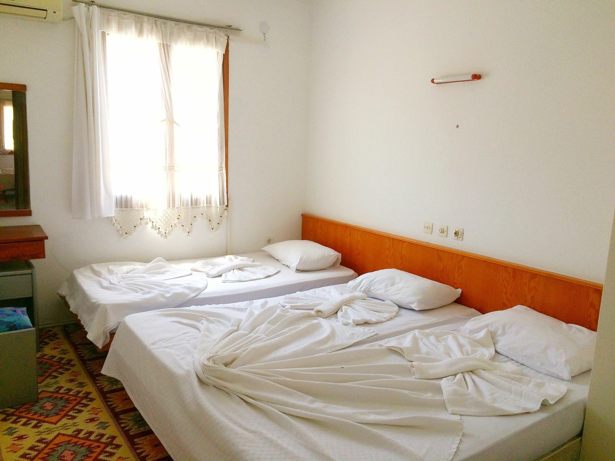 Parmis Rooms Çeşme Esterno foto